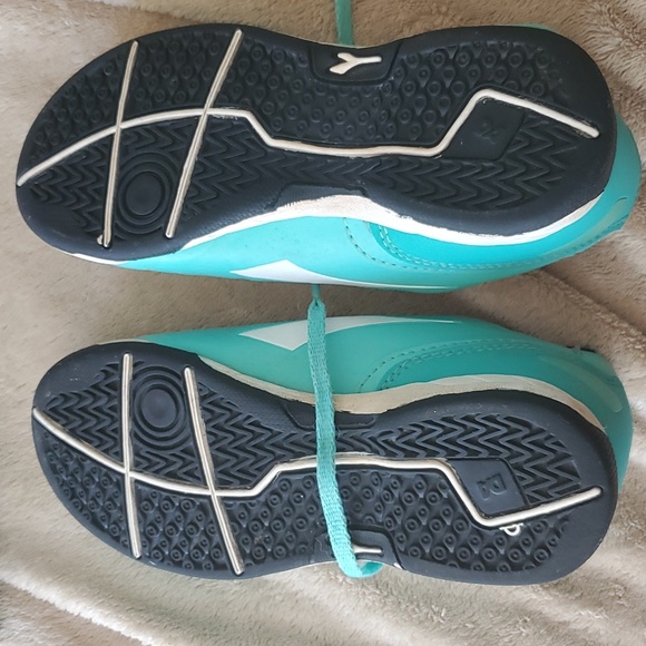 (3 For $20) Diadora girls runners - Picture 4 of 6